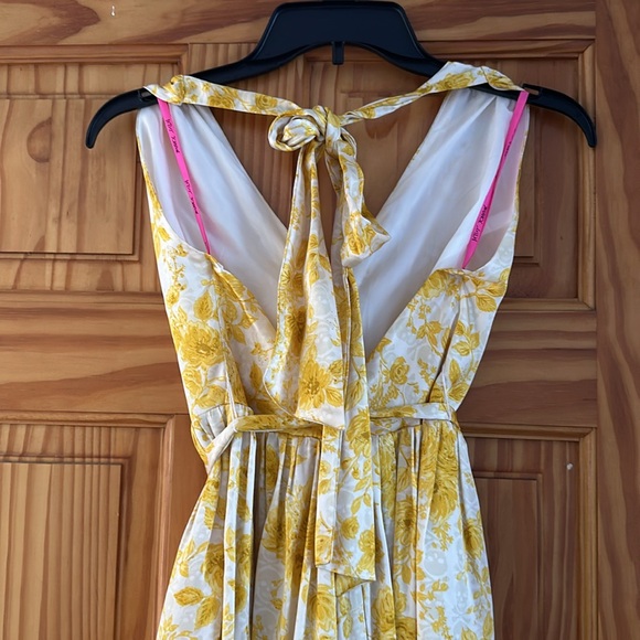 100% silk floral jumpsuit by Betsy Johnson, size 0 elasticized hem, vintage look - Picture 5 of 9